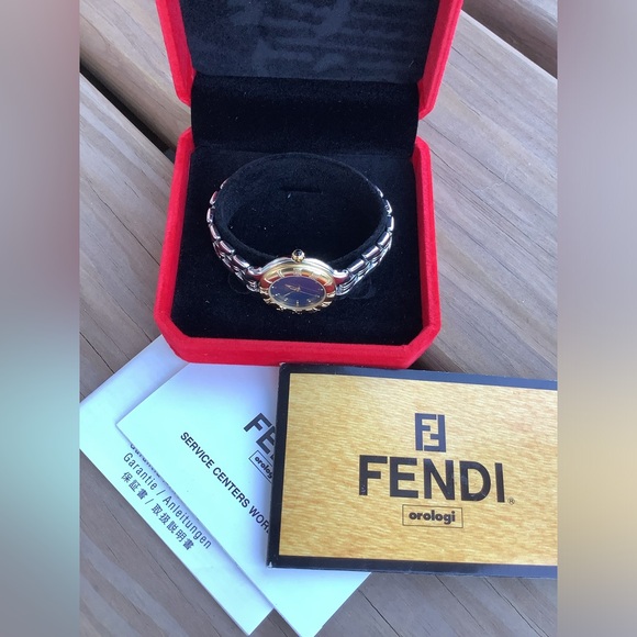 Ladies FENDI watch💥DRESSY💥 - Picture 9 of 13